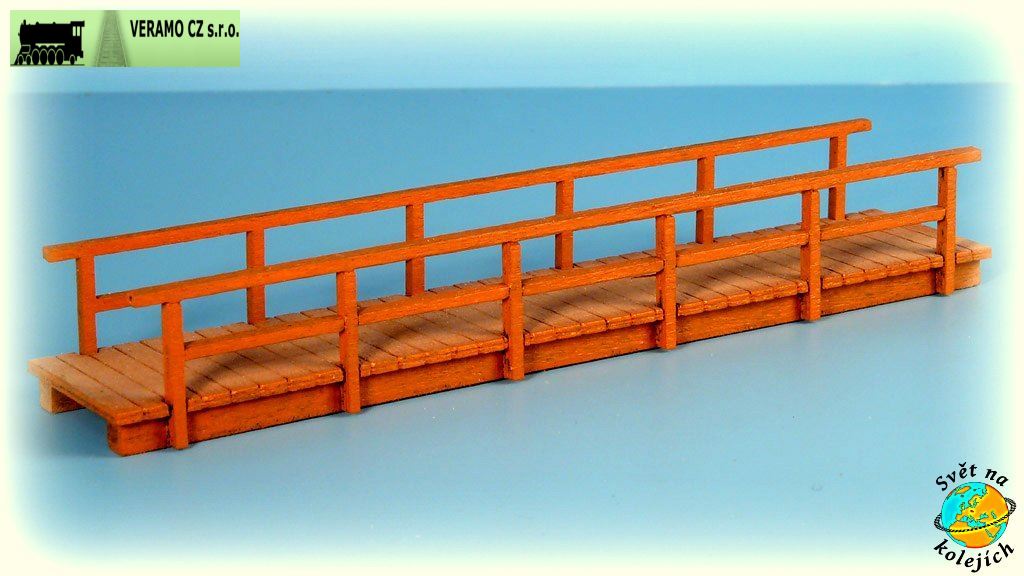 Dřevěný most, úzký, dlouhý - světlý